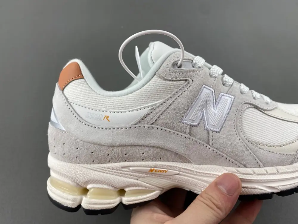new balance NB 2002 