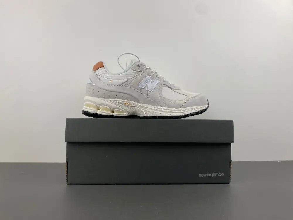 new balance NB 2002 