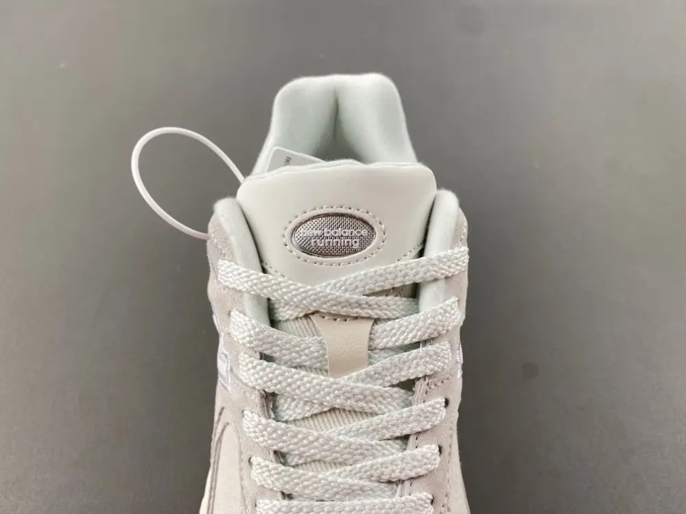 new balance NB 2002 