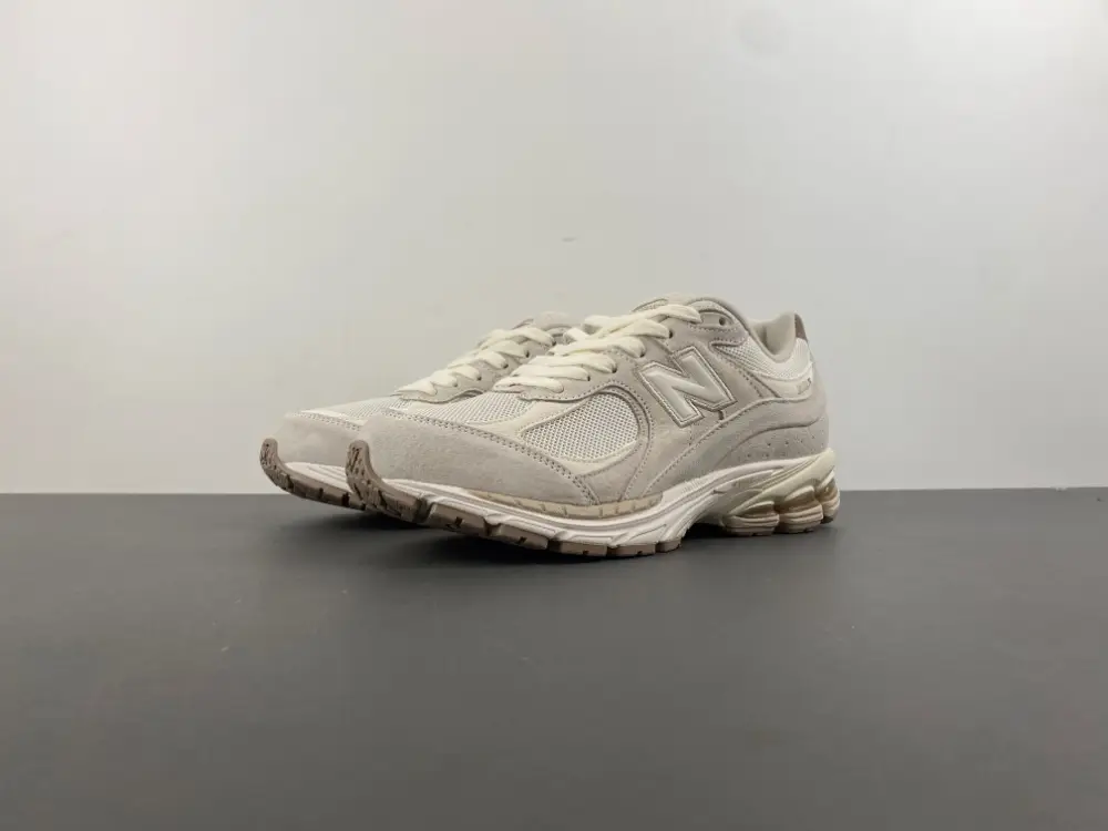 new balance NB 2002 