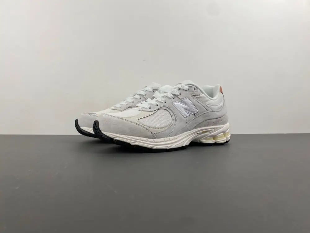 new balance NB 2002 