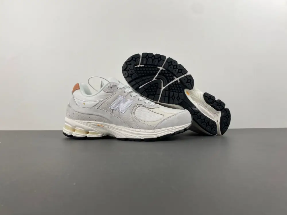 new balance NB 2002 