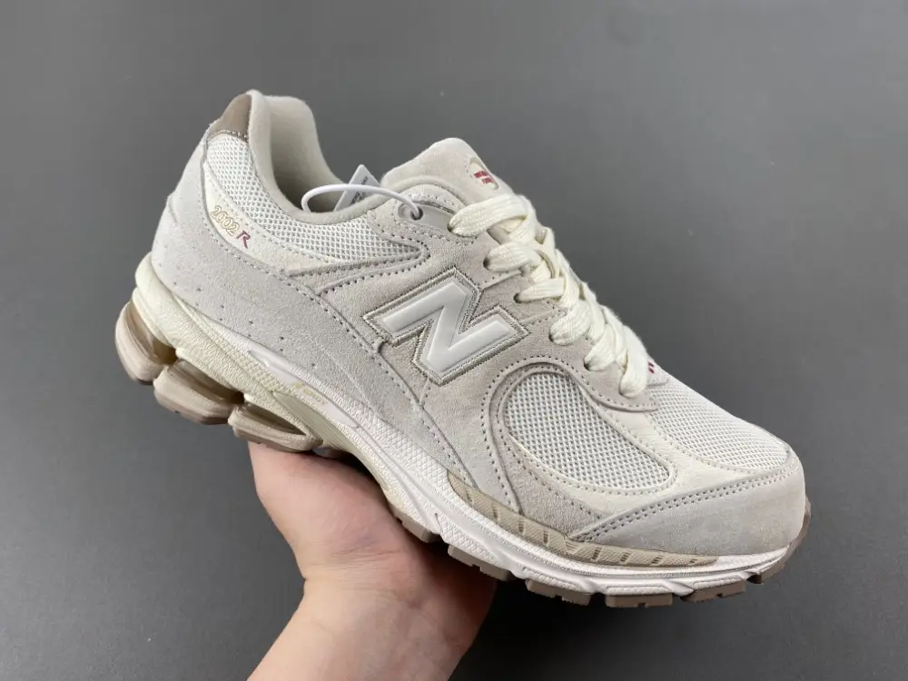 new balance NB 2002 