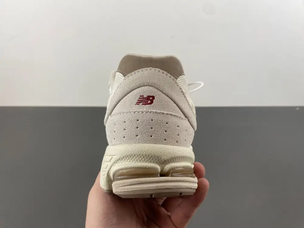 new balance NB 2002 