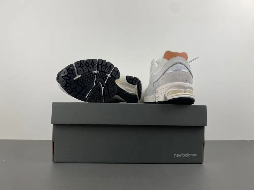 new balance NB 2002 