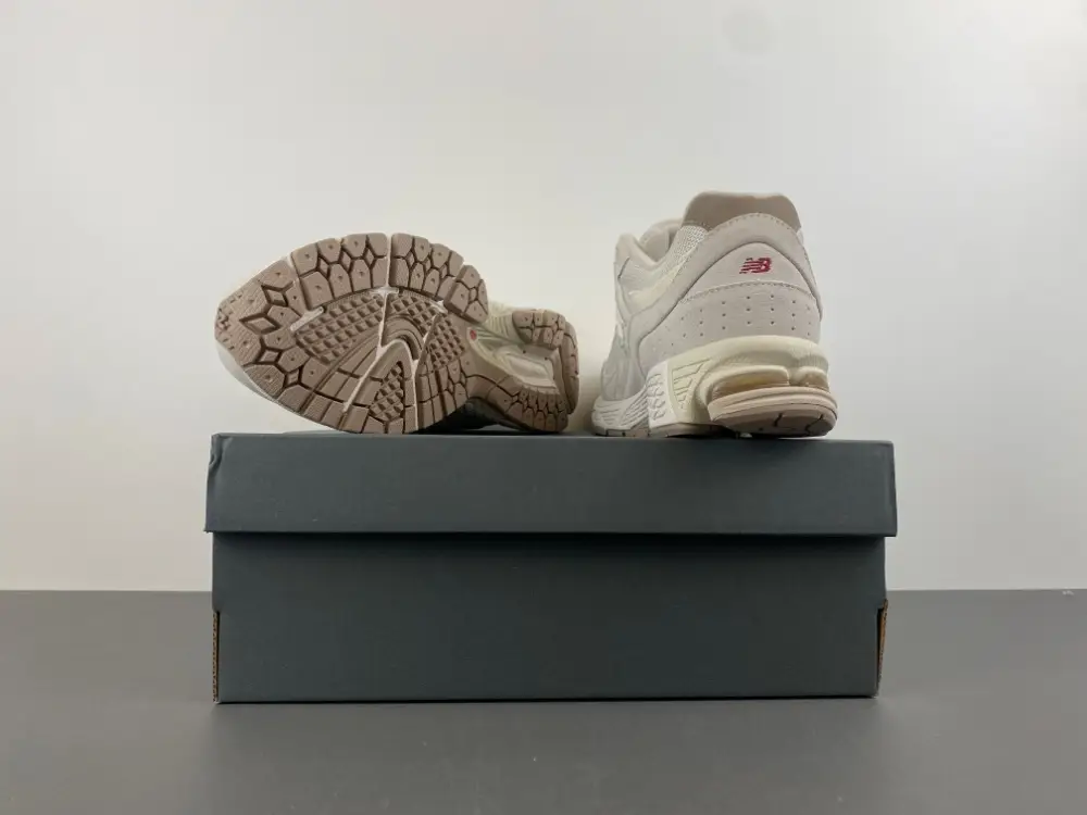 new balance NB 2002 