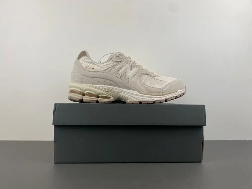 new balance NB 2002 