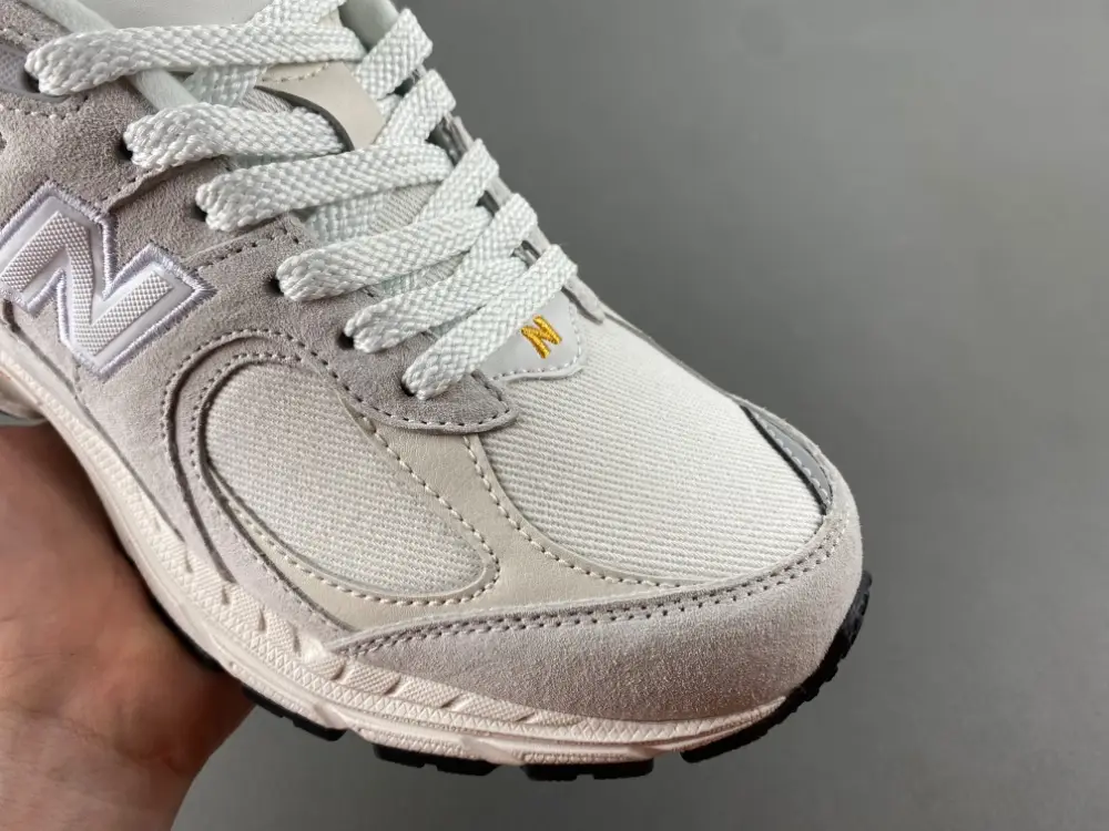 new balance NB 2002 