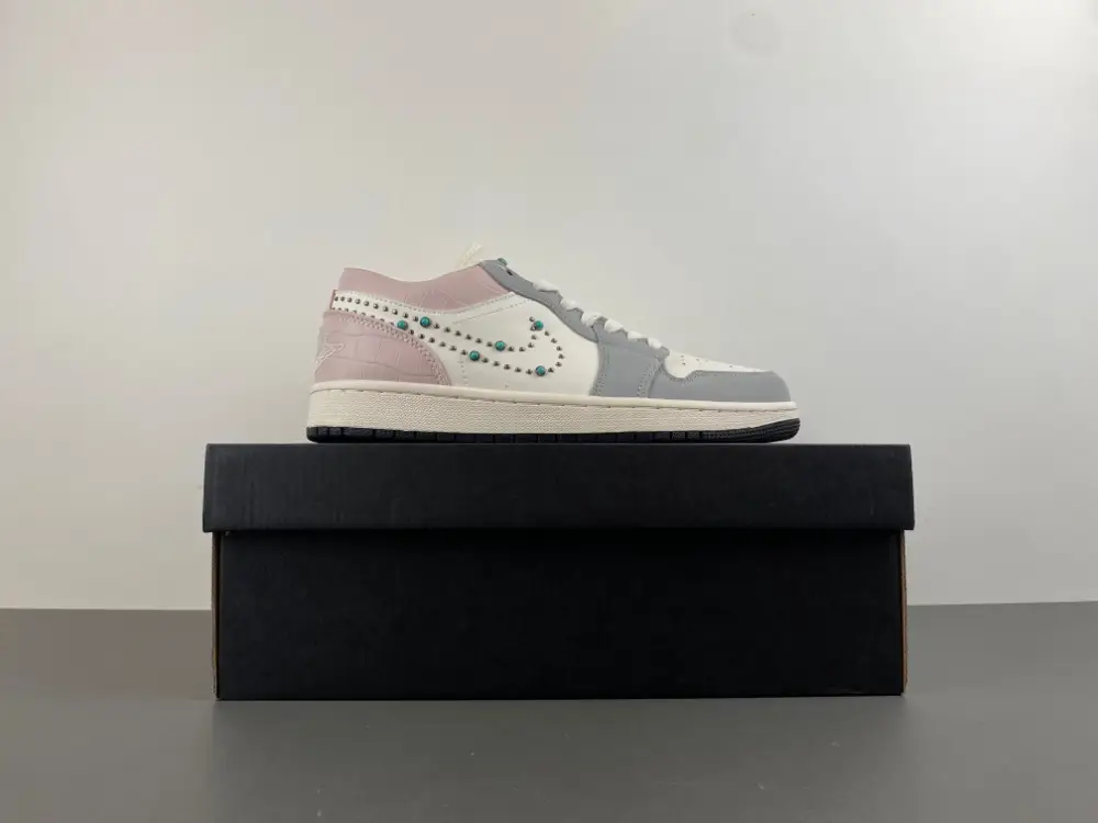 Air Jordan 1 Low 