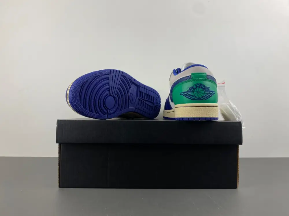 Air Jordan 1 Low 