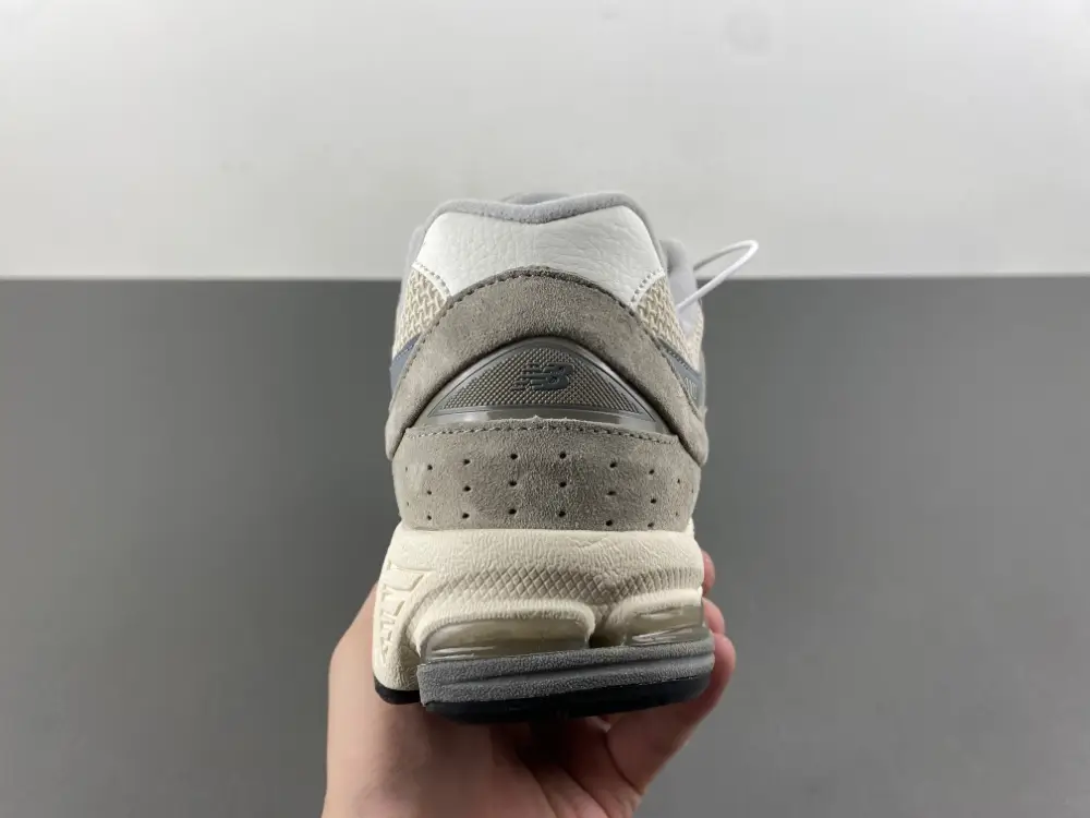 new balance NB 2002 