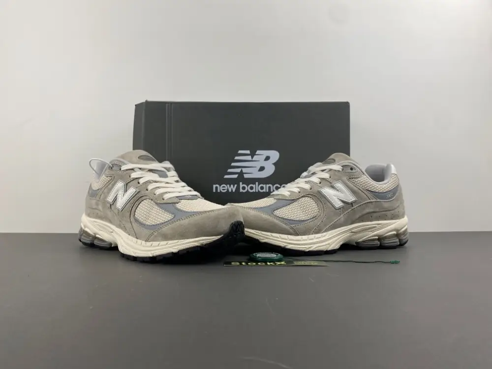 new balance NB 2002 