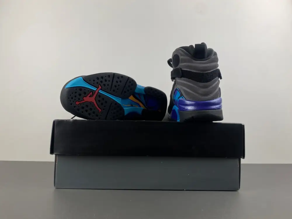 Air Jordan 8 
