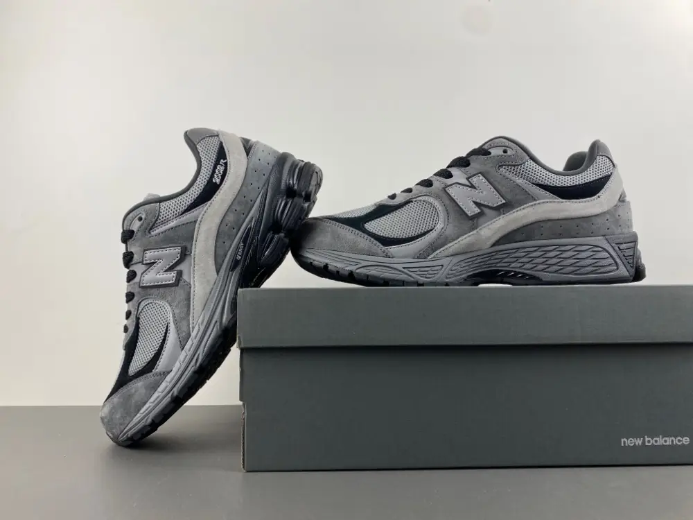 new balance NB M2002 