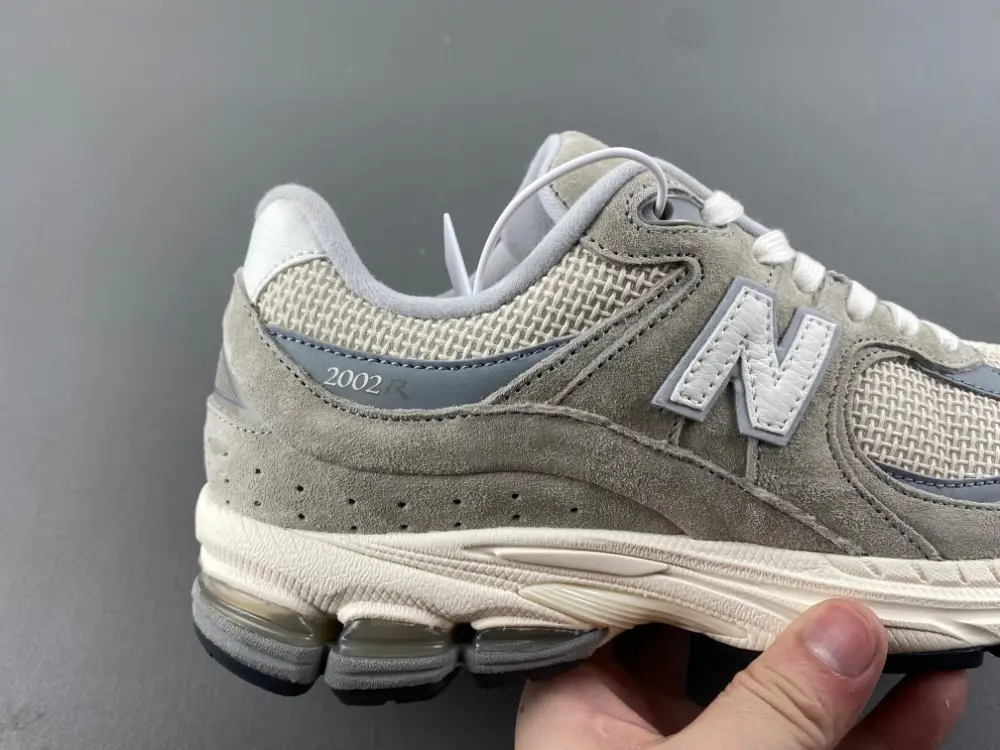 new balance NB 2002 