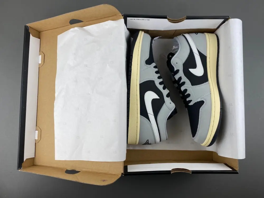 Air Jordan 1 Low 