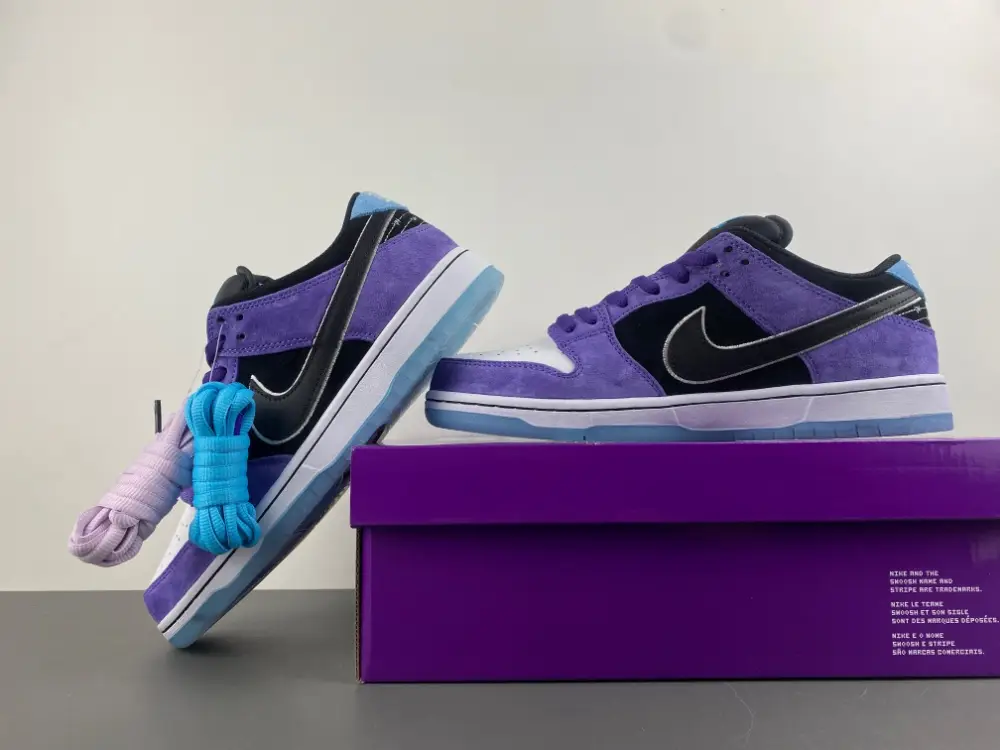 Hayley Wilson x Nike SB Dunk Low 