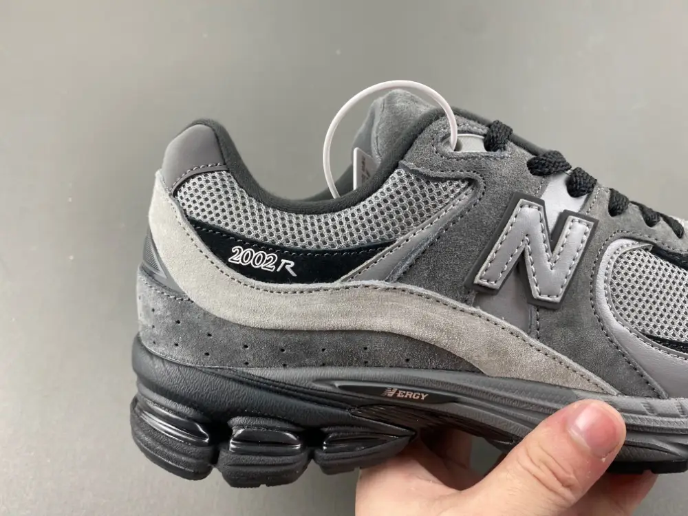 new balance NB M2002 