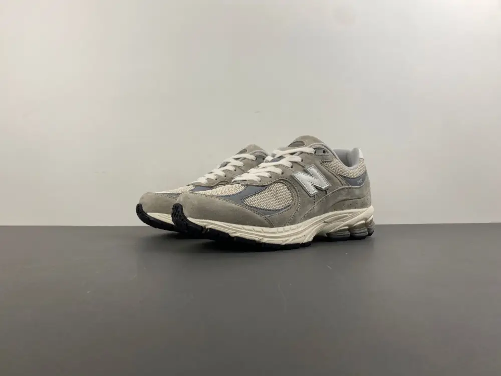 new balance NB 2002 