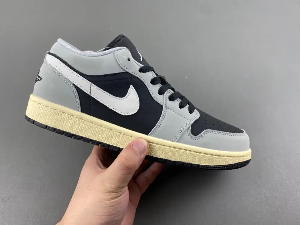 Air Jordan 1 Low 