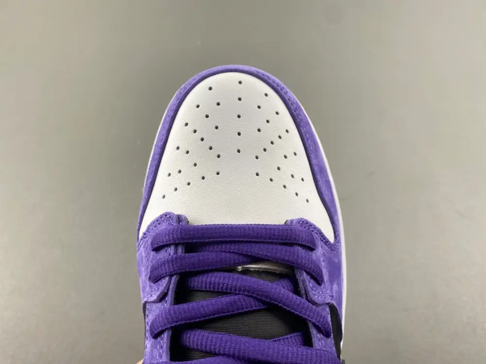 Hayley Wilson x Nike SB Dunk Low 