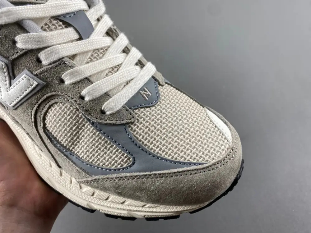 new balance NB 2002 