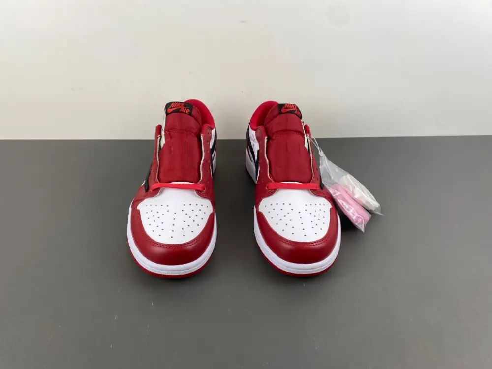 Travis Scott x Air Jordan 1 Low 