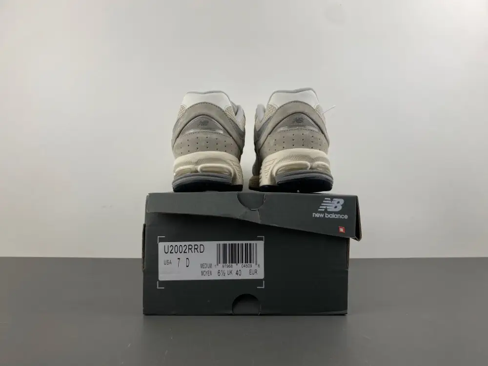 new balance NB 2002 