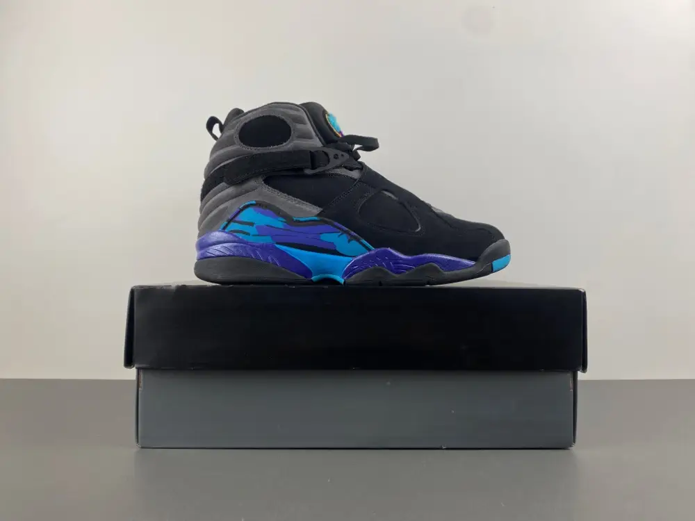 Air Jordan 8 