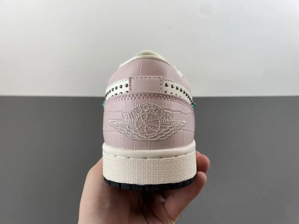 Air Jordan 1 Low 
