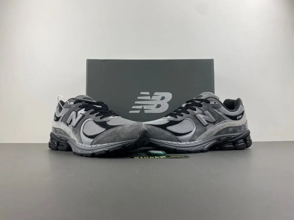 new balance NB M2002 