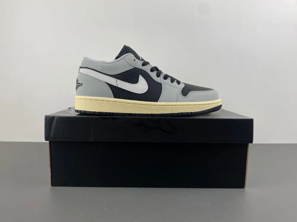 Air Jordan 1 Low 