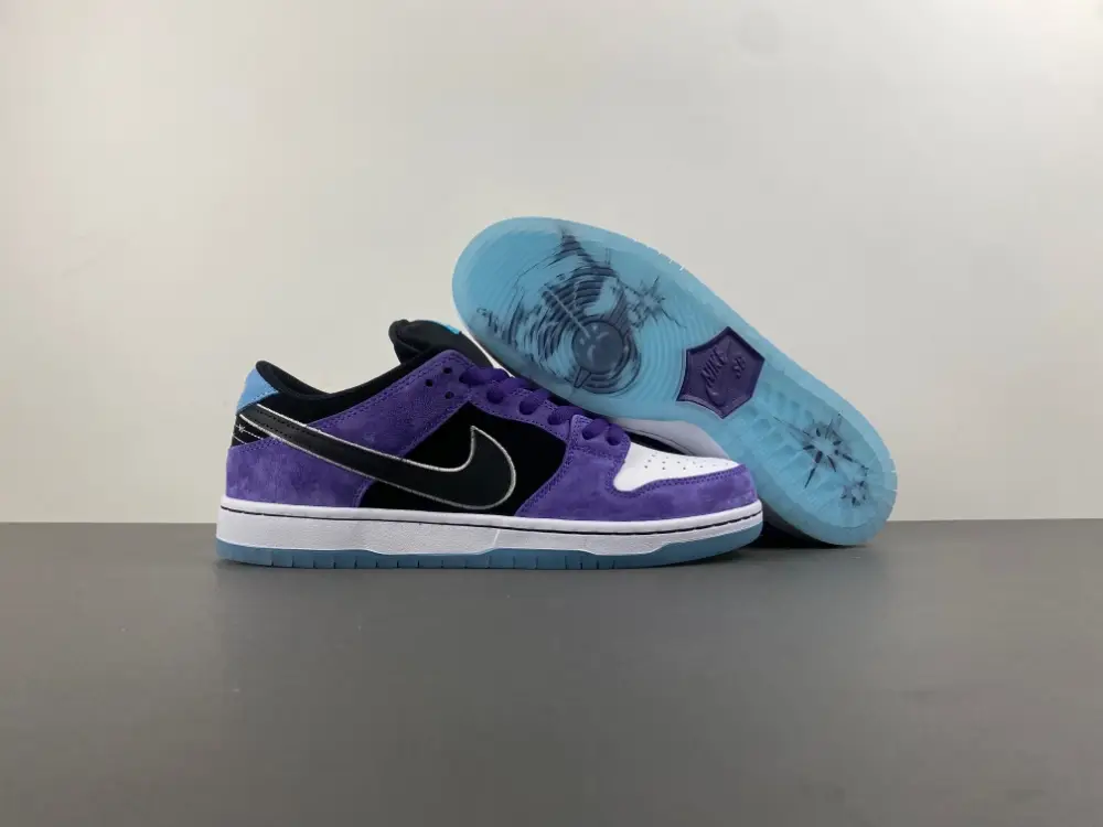 Hayley Wilson x Nike SB Dunk Low 
