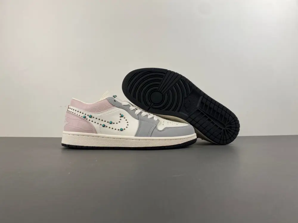 Air Jordan 1 Low 