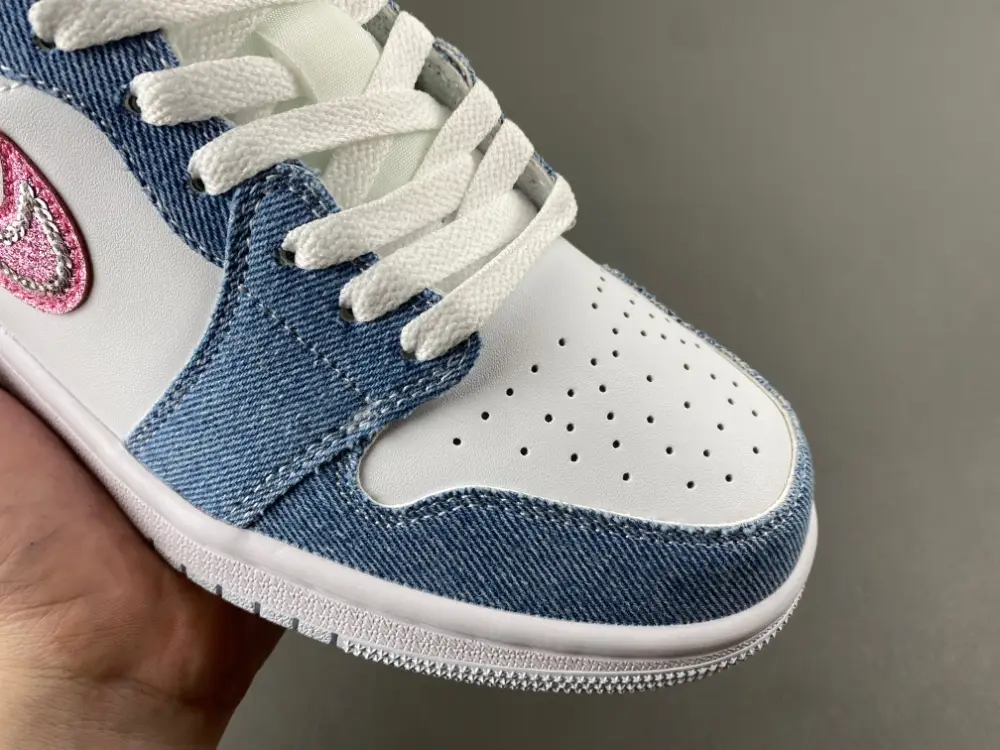 Air Jordan 1 Low 