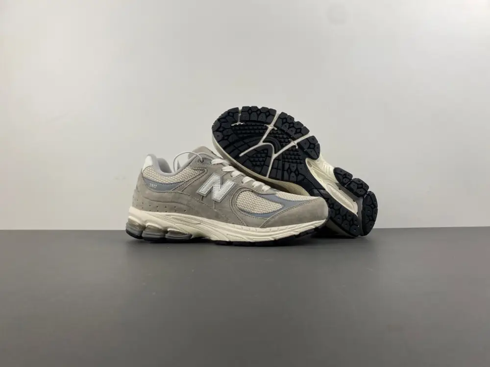 new balance NB 2002 