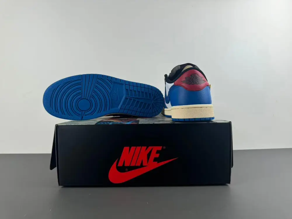 Air Jordan 1 Low UN 