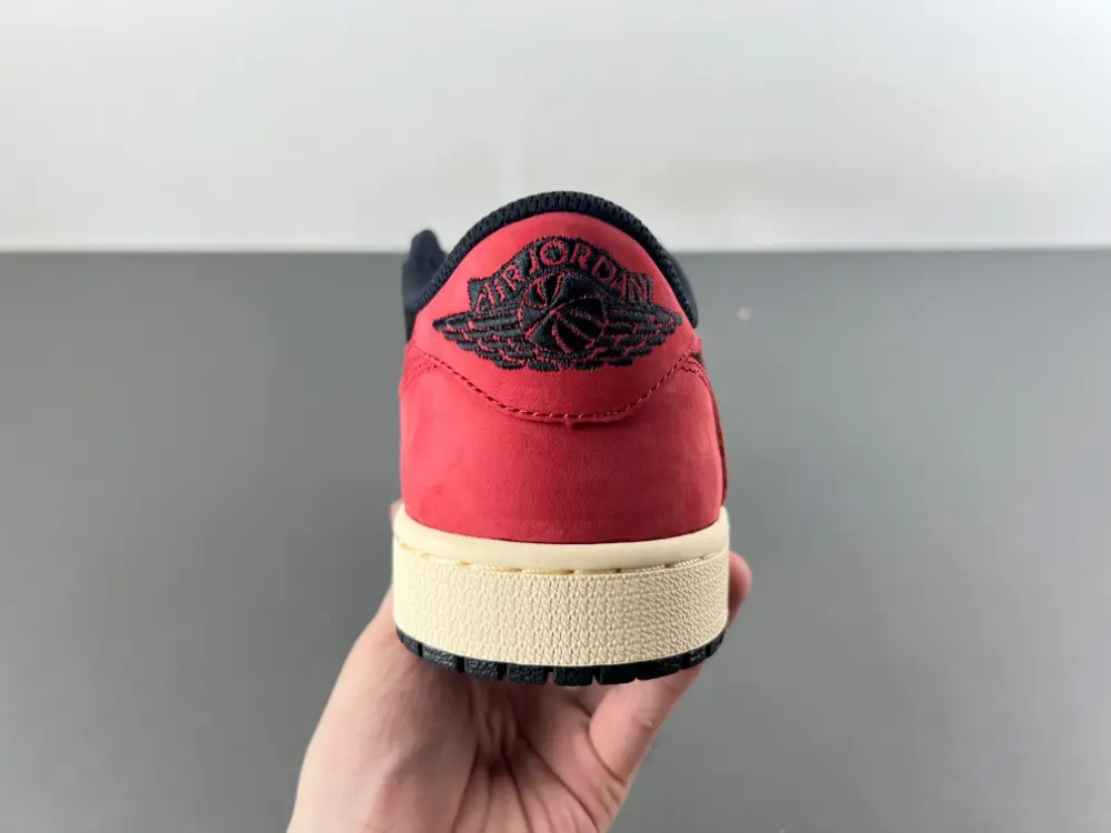 Travis Scott x Air Jordan 1 Low 