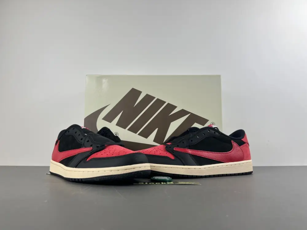 Travis Scott x Air Jordan 1 Low 