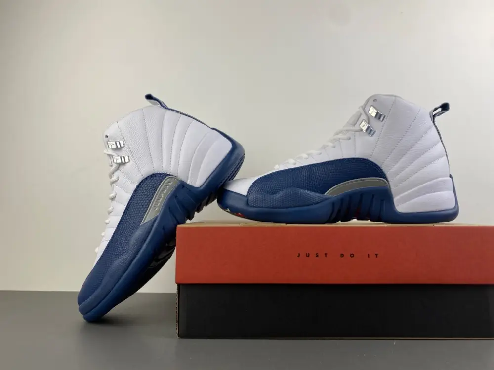 Air Jordan 12 