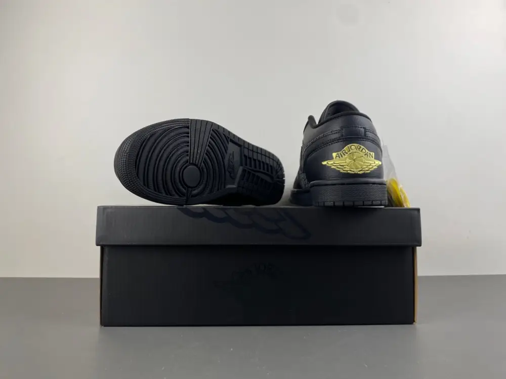Air Jordan 1 Low 