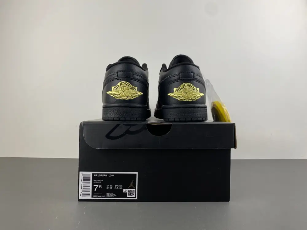 Air Jordan 1 Low 