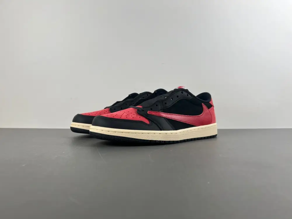 Travis Scott x Air Jordan 1 Low 