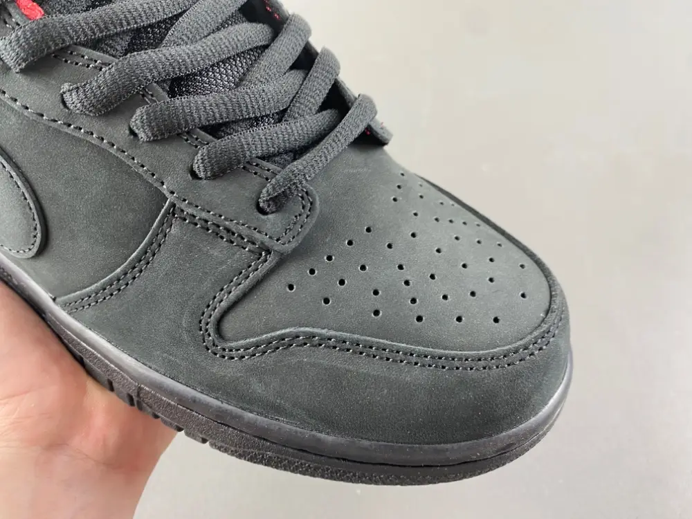 Supreme x Nike SB Dunk Low 