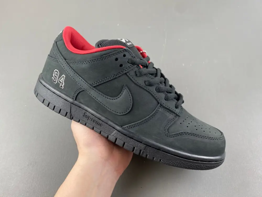 Supreme x Nike SB Dunk Low 