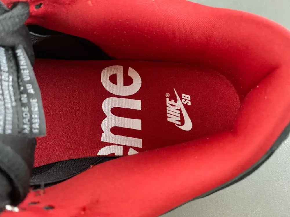 Supreme x Nike SB Dunk Low 