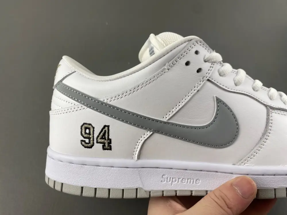Supreme x Nike SB Dunk Low 
