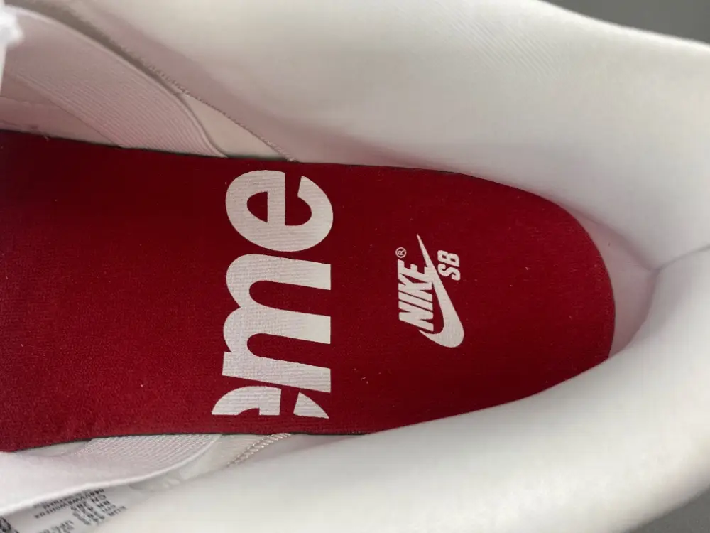 Supreme x Nike SB Dunk Low 