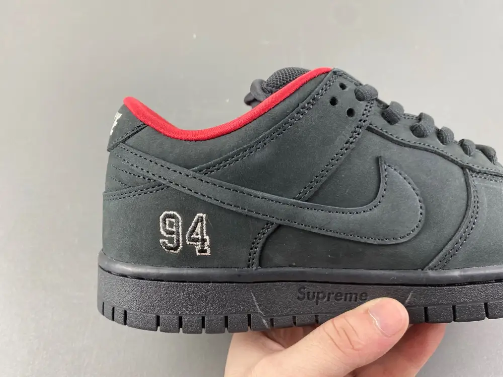 Supreme x Nike SB Dunk Low 