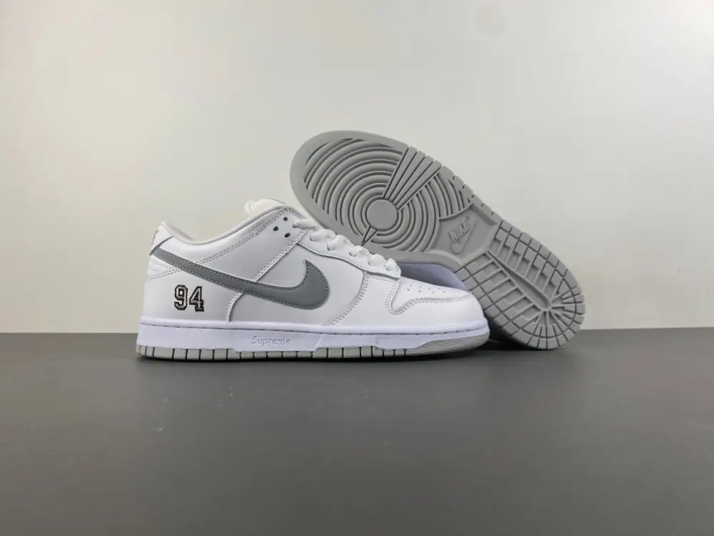 Supreme x Nike SB Dunk Low 